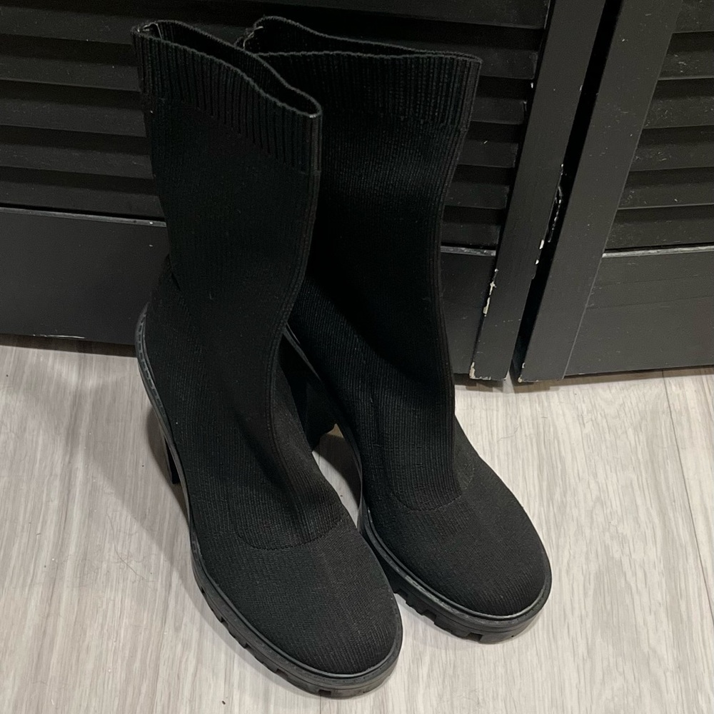 ZARA Black Chunky Heel Knit Boots - Picture 3 of 6